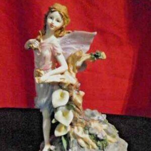 7” Tall Vintage Garden Fairy Music Box Lillies Brown Hair Great Condition